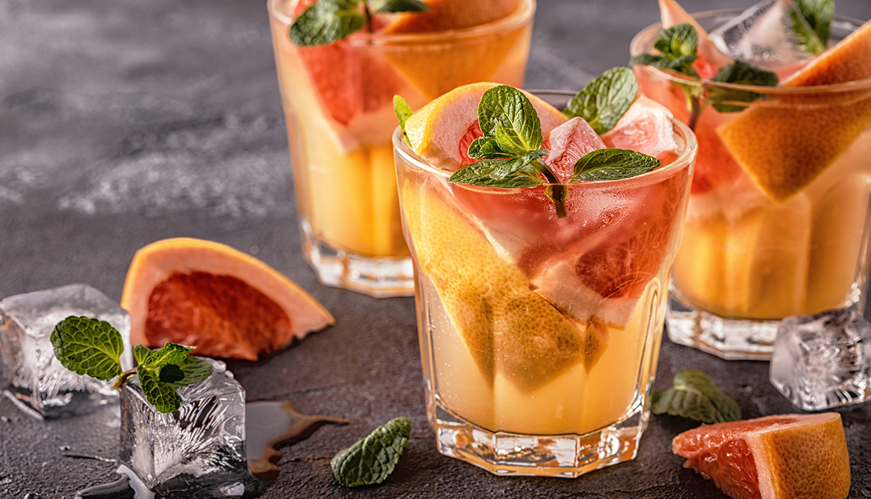 Grapefruit homemade cocktail/detox fruit infused water
